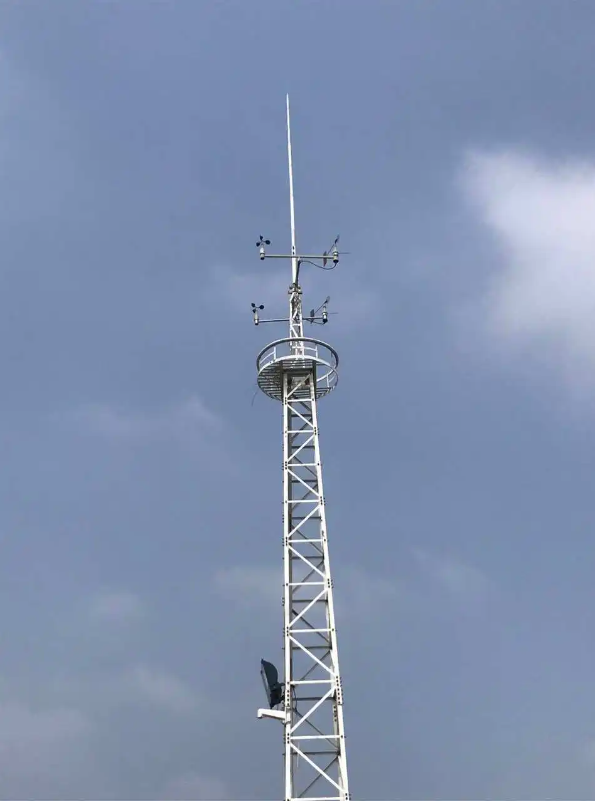 O que é uma torre de monitoramento meteorológico?