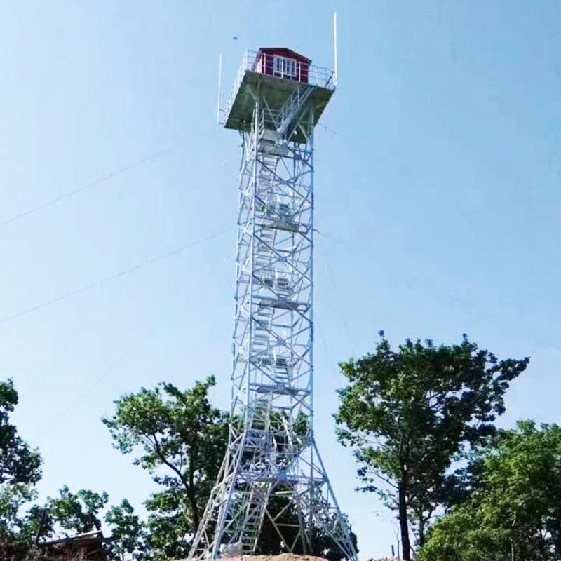 Torre de monitoramento de área cênica externa com estrutura de aço